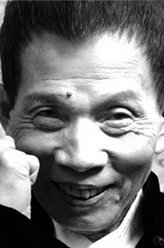 趟过女人河的男人刘家良